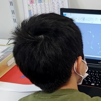 左利きですが、右手でがんばっています