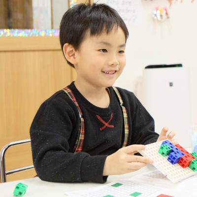 ブロックパズルやロボット、プログラミングを複合的に学びます