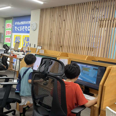 みんな黙々と学び中