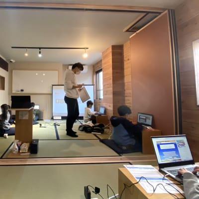 飛沫を受けにくい座席レイアウトへ変更していますその2