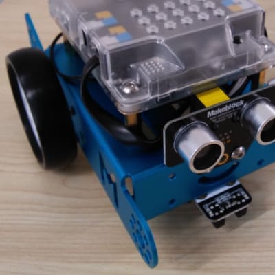 教材　mBotくんです