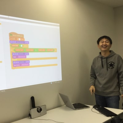 ITの知識と経験を生かした、オリジナルの教材を使います