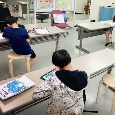 しっかりと一人一人がスペースを確保してプログラミングできます。