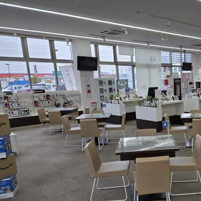 店内は明るく綺麗です。トイレや自動販売機もあります。