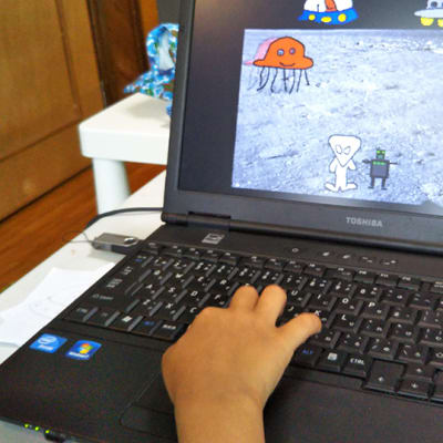 UFOや火星人を描き、シューティングゲームを作りました