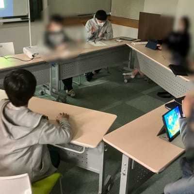 プロジェクターで投影しながら、みんなで発表会を行います！