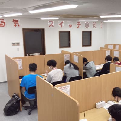 プログラミング指導はじめ、教科指導や英会話レッスンなど、多岐に渡るレッスンがあります。