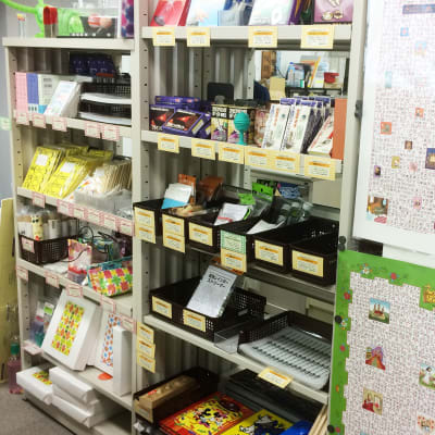 手品グッズやものづくりの材料など。