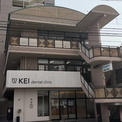 松山市駅南口から出ると正面にプログラミング教育 HALLO寺小屋グループ市駅第2校が見えます。