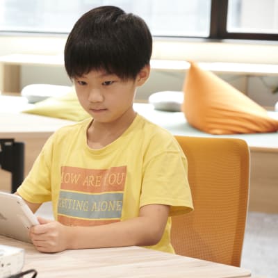 活動の内容に応じて、タブレットとPCを使い分けます！