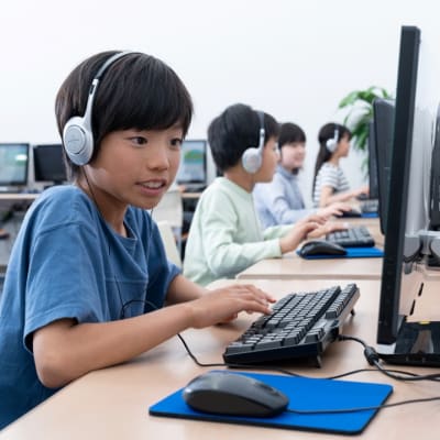 オリジナルのレッスン映像とテキストで、テーマごとに知識を習得します