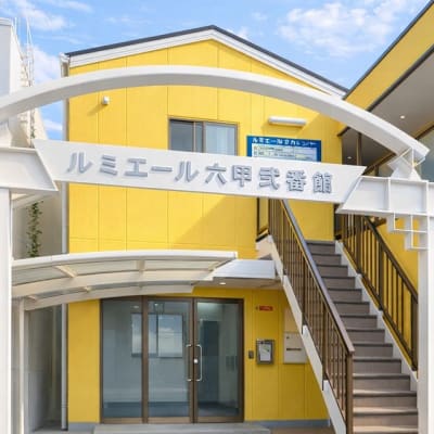 黄色い建物の1階です