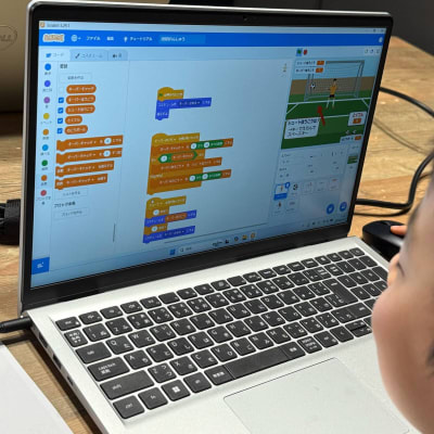 プライマリ・ベーシックはScratchでプログラミング的思考を学びます