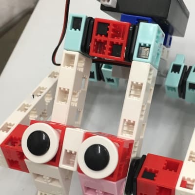 電池で動くロボットを作って持ち帰ります。