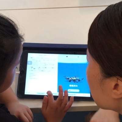 お母さんと一緒にプログラミングも可能