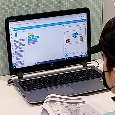 スクラッチを使って、プログラミングに挑戦中！