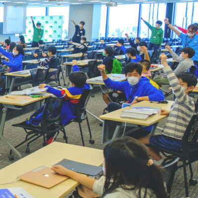 教室には多くの生徒が在籍