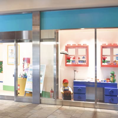 六本木ヒルズ ヒルサイドB2F。目の前には子ども休憩室やトイレもあり安心な環境！