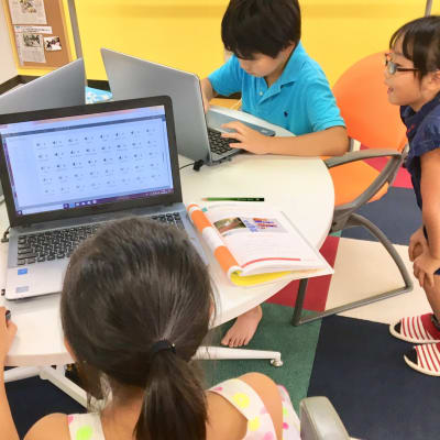 低学年の生徒さんも安心してプログラミングが出来ます。