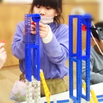 お子さまの一人ひとりに寄り添って「分かった！」「できた！」のサポートをします。