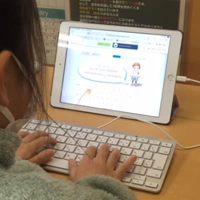 小学3年生から学校で始まるタイピング授業で先生にほめられた生徒続出！
