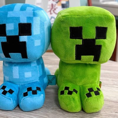 入り口ではクリーパー2体が迎えています！