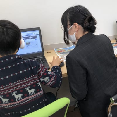 先生が横に付いて見ててくれる