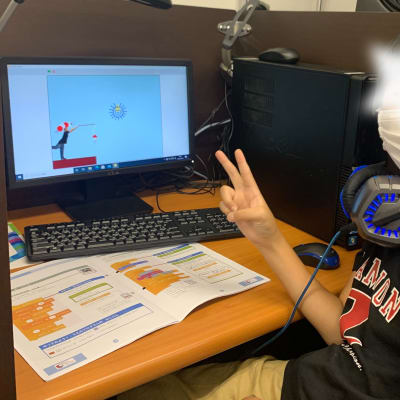 オリジナルのゲームがうまく動いて、達成感！　自由に作成する時間を設け、子どもの独創性を伸ばしていきます（みなみ野教室）