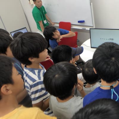 イベントや発表会ではみんな活発に意見交換します