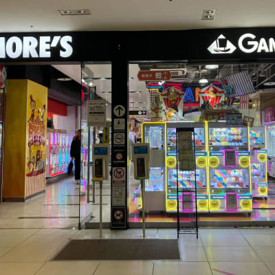 入り口入って右手にございますエレベーターで ５階までお上がりください。