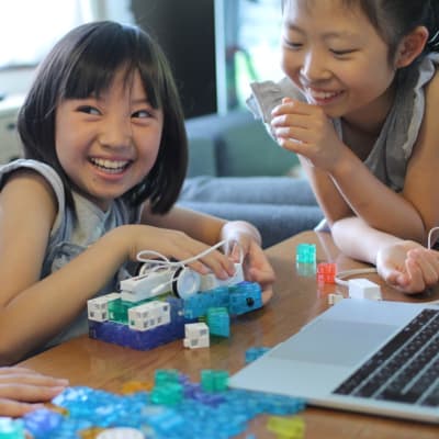 ブロックで自由制作。自然と笑みがこぼれます。