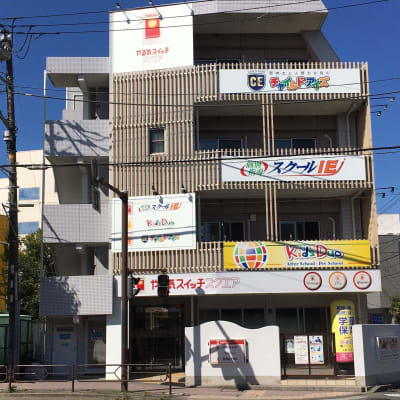 港南橋交差点 角、ファミリーマートの向かいです。