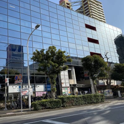 こちらのビルの５階、エレベーター前すぐです！