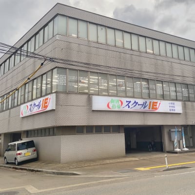 １F▶駐輪場・駐車場　２F▶教室