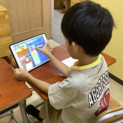 ゲーム感覚で楽しみながらのレッスンでしっかりプログラミングスキルを習得していきます。