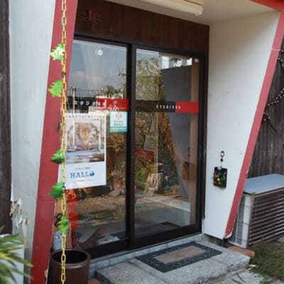 教室の入口です。こちらからお入りください！