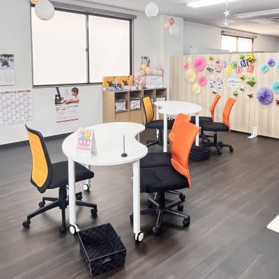 綺麗で広い教室！事務所も兼ねており常に大人が居るのでお子様も安心して授業を受けられます。