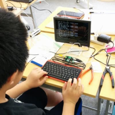 IchigoJamで電子工作に取り組む様子