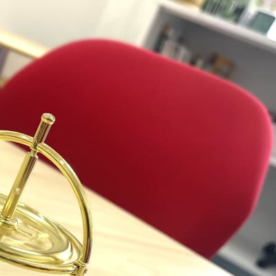 地球ゴマ。なんで回っていると落ちないんだろう？？と当校人気の知育玩具です。