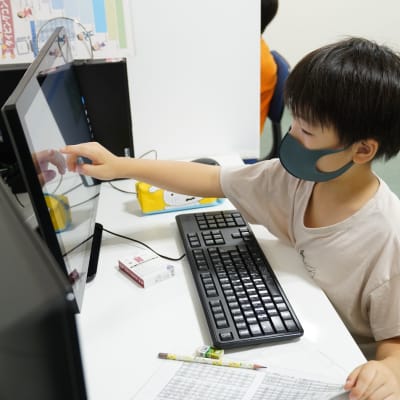 「えーっとココは・・」トライ＆エラーを重ねて論理的思考力を養います。