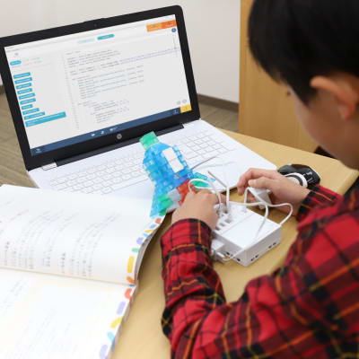 マスターコースでは、実社会でも使え将来性の高い「Python型」プログラミングを学べます [2021/10撮影]