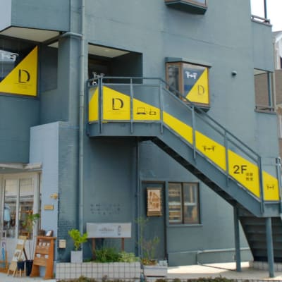 建物外観_階段をのぼれば、そこが須磨教室です♪