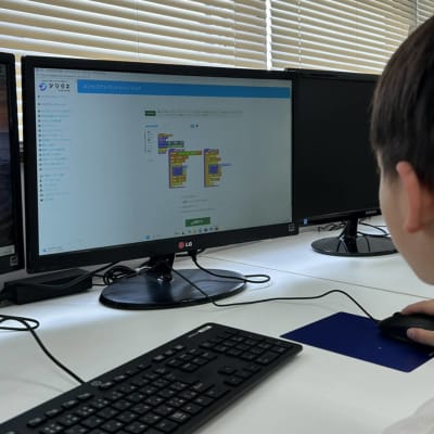 プログラミング学習をしている様子です。