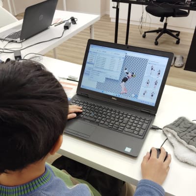 イラストレーターで戦士キャラクターを作っています！