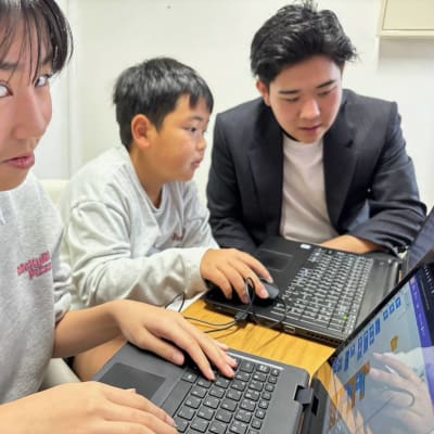 ちょっとふざけてみたり笑