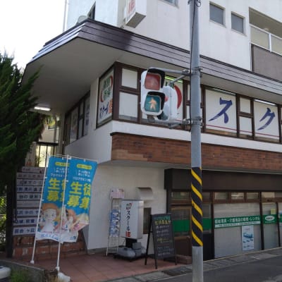 デニーズさんの隣にある建物です。自転車も置けます。