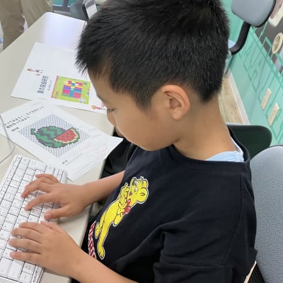 小学生でも正しい指使いでのタイピング！Pythonテキスト習得可能！