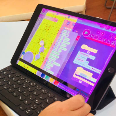 Playgramという教材を使いながら、とにかく子どもたちが夢中になって学んでいます♪