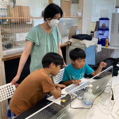 動画クリエイターコース：撮影した動画を元に、制作や編集などのスキルを習得し、YouTube動画制作のノウハウを学びます。