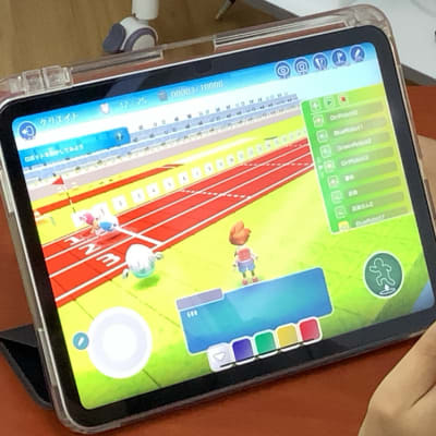 作成したレースゲームを見せてくれました！ロボットがランダムな速さで動くようになっており、ドキドキハラハラのレースが楽しめます！